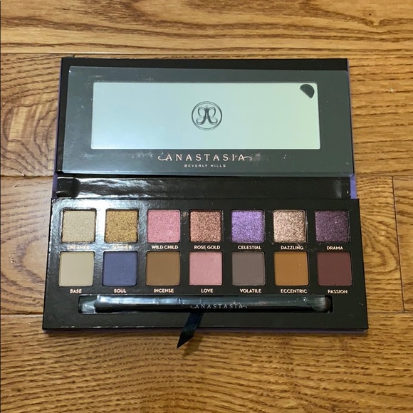 Anastasia Beverly Hills Norvina eyeshadow palette - Picture 3 of 4